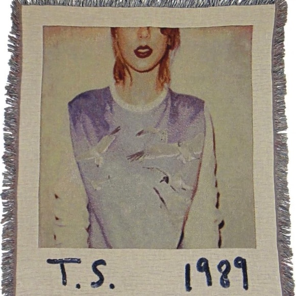 AUTHENTIC TAYLOR SWIFT 1989 TOUR BLANKET - Picture 1 of 1